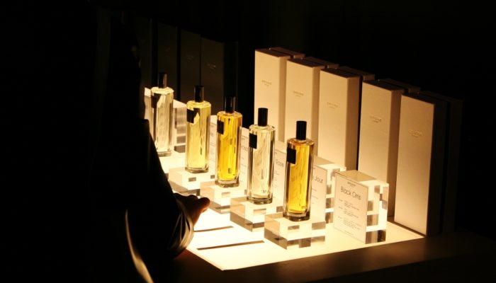 Flacons with illumination